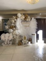Фотозона круглая с крыльями и фигурами