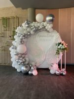 Фотозона круглая Белая с крыльями с блестками