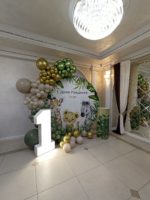 Фотозона Сафари с цифрой и тубусом