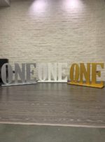 Табличка ONE для фотозоны