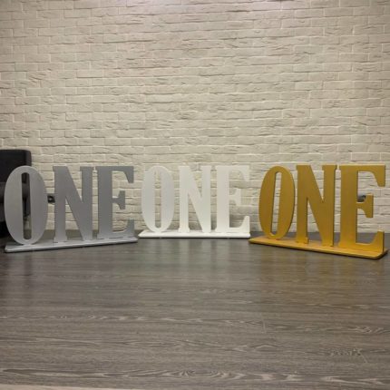 Табличка ONE для фотозоны