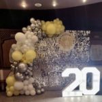 Фотозона из пайеток Серебро с индивидуальным логотипом